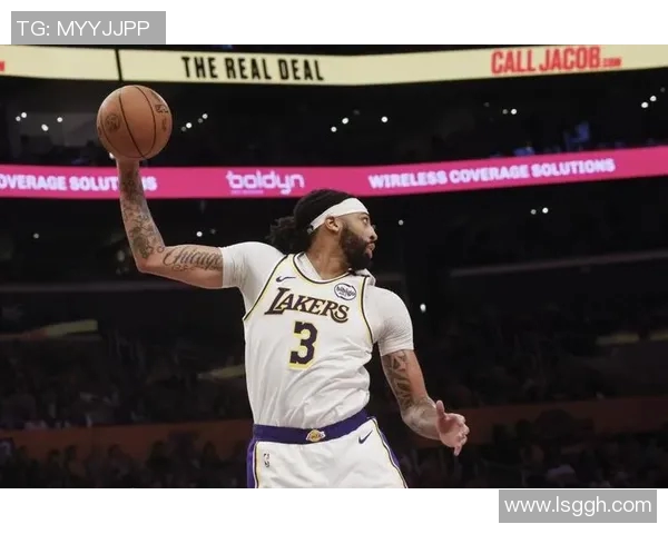 浓眉哥30+11 湖人3人得分20+击退开拓者