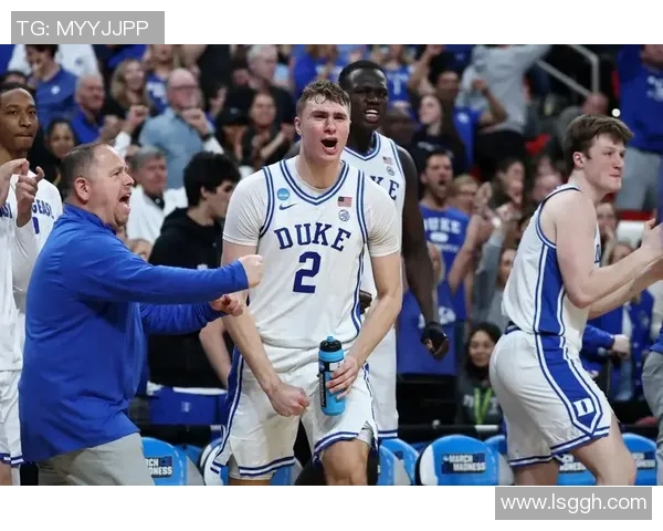 对飙！弗拉格半场9中7得22分&乔治14中8得24分