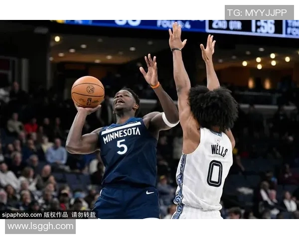 三分球总数超越雷·阿伦！克莱：对我意义重大，我非常尊敬他